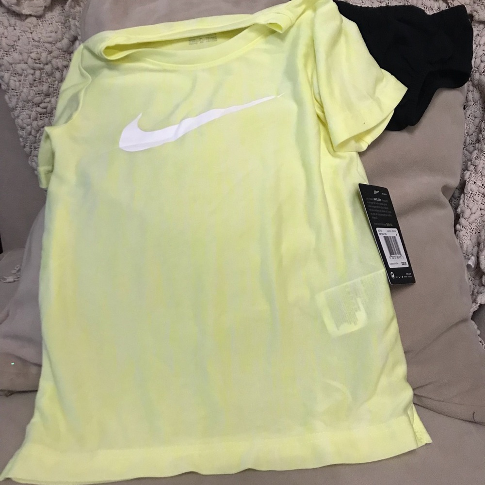 Nike top